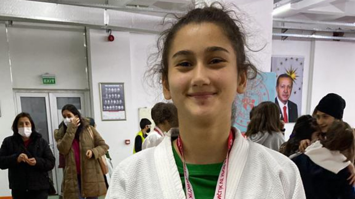 Öğrencimiz Elif KARAYAZI  Ankara Okullar Arası Judo İl İkincisi Olmuştur